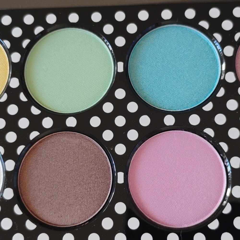 MAC Richard Quinn Colab Eyeshadows Spring Colors - Picture 4 of 9